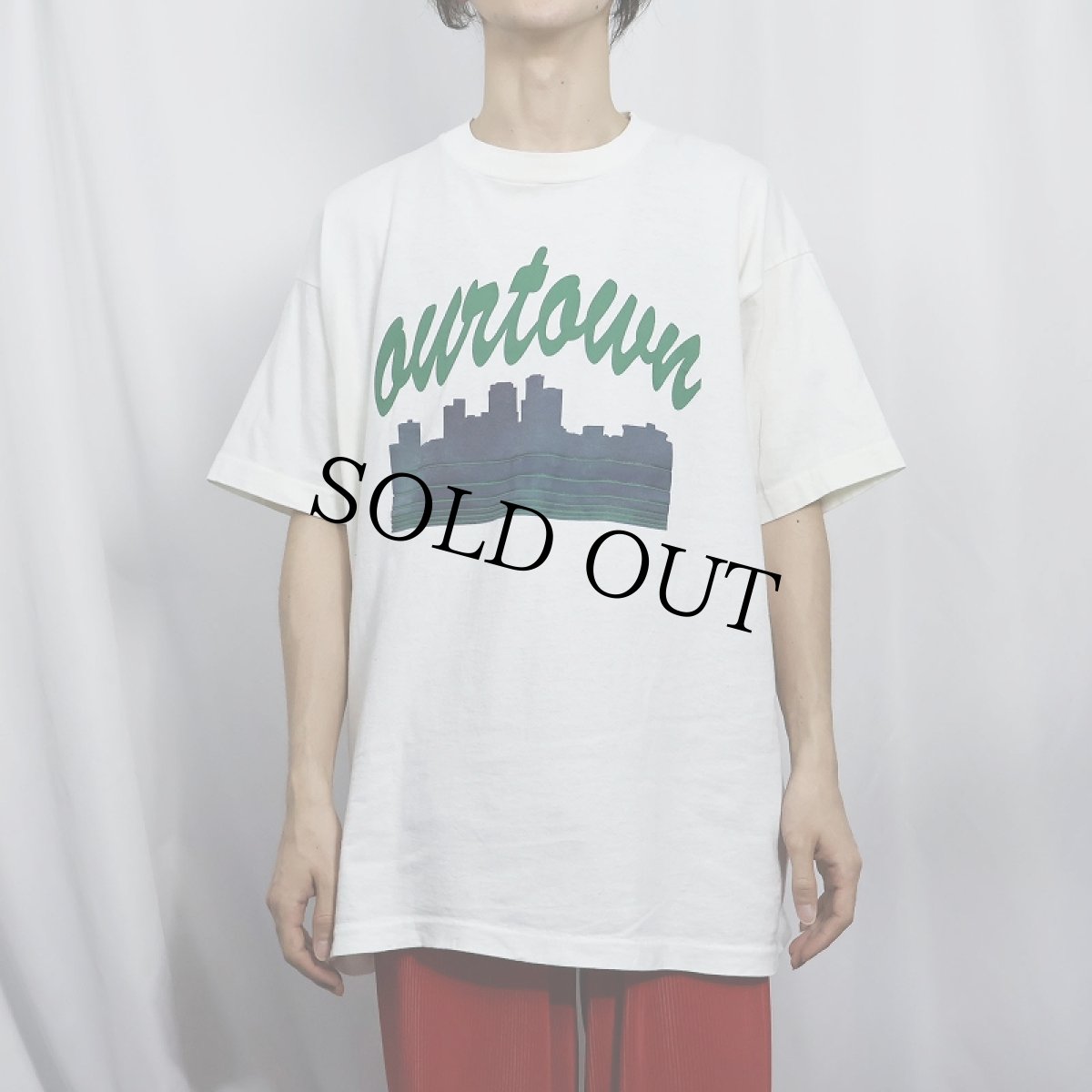 画像2: 90's USA製 "OURTOWN" プリントTシャツ XL (2)