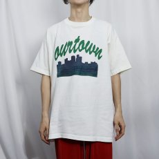 画像2: 90's USA製 "OURTOWN" プリントTシャツ XL (2)