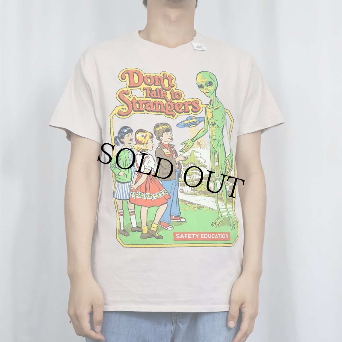 画像2: Steven Rhodes "Don't Talk to Strangers" イラストプリントTシャツ M (2)