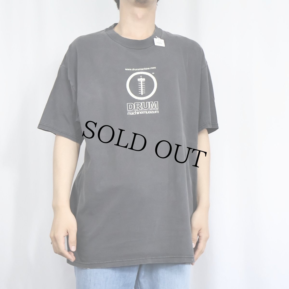 画像2: 2000's "DRUM machinemuesum" ロゴプリントTシャツ BLACK XL (2)