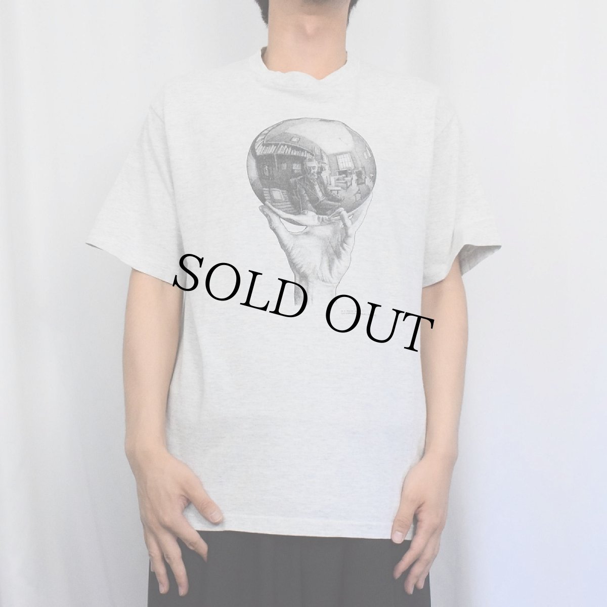 画像2: 90's M.C. Escher USA製 "Hand with Reflecting Sphere" 騙し絵アートプリントTシャツ L (2)