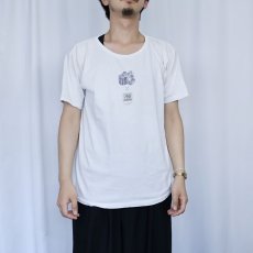 画像2: 90's BANANA REPUBLIC USA製 カメラ柄 プリントTシャツ XL (2)