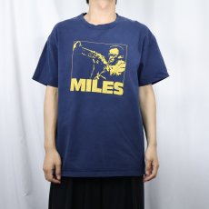 画像2: 2000's Miles Davis ジャズミュージシャン プリントTシャツ NAVY L (2)