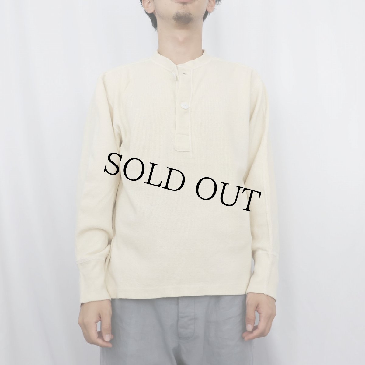 画像2: 50's U.S.ARMY 猫目ボタン ヘンリーネックアンダーシャツ (2)