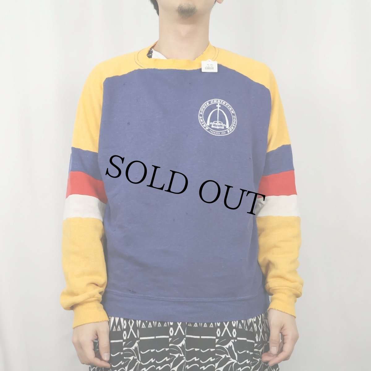画像2: 70〜80's "SAINT LOUIS CHEISTIAN COLLEGE" 切り替えデザイン プリントラグランスウェット XL (2)