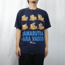画像2: 2000's El Jueves "KAMASUTRA PARA VAGOS" 風刺漫画雑誌 パロディプリントTシャツ NAVY M (2)
