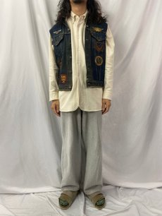 画像2: 70's Levi's 70505-0217 USA製 "Hell on Wheels MC" カスタムデニムベスト SIZE38 (2)