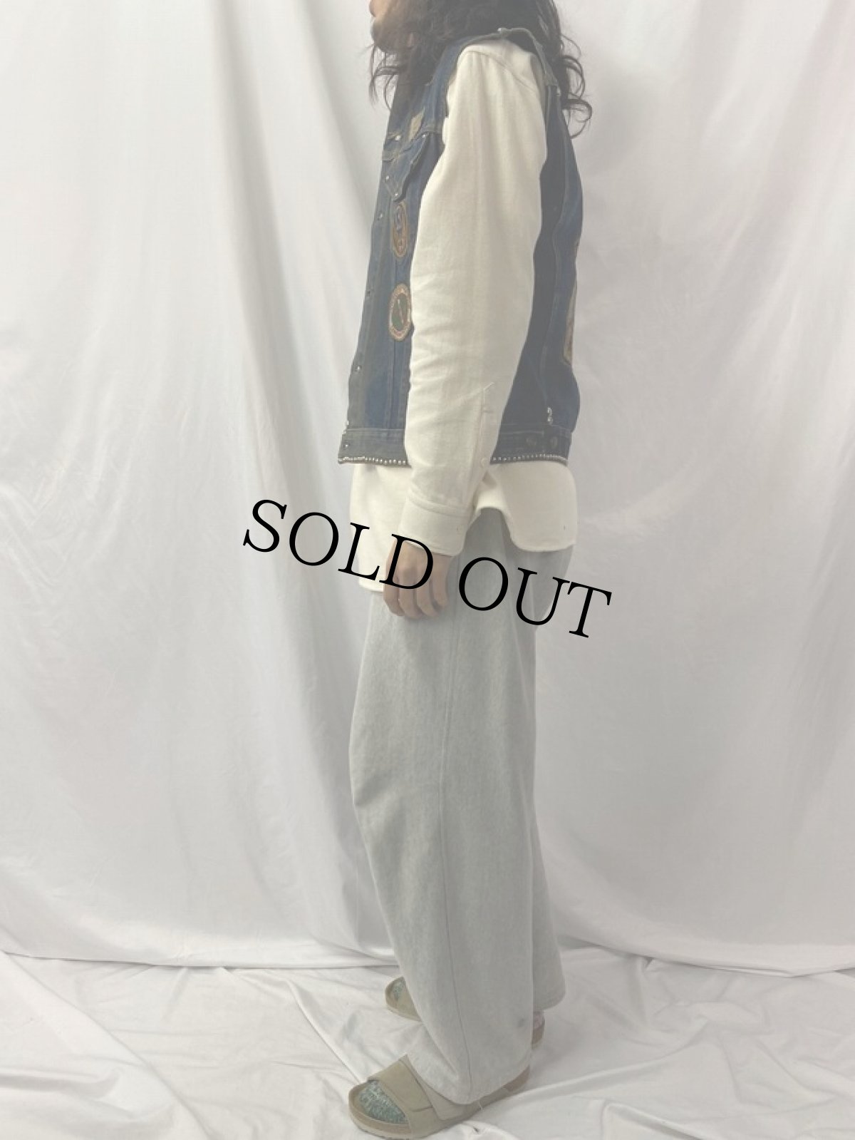 画像3: 70's Levi's 70505-0217 USA製 "Hell on Wheels MC" カスタムデニムベスト SIZE38 (3)