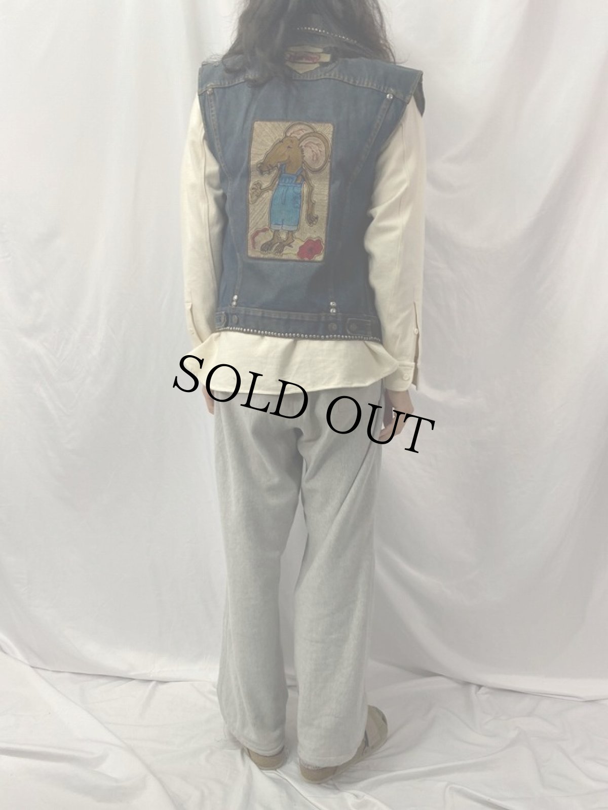 画像4: 70's Levi's 70505-0217 USA製 "Hell on Wheels MC" カスタムデニムベスト SIZE38 (4)