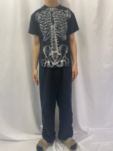 画像2: Leslie Arwin 人体骨格騙し絵 メディカルイラストレーター アートプリントTシャツ (2)