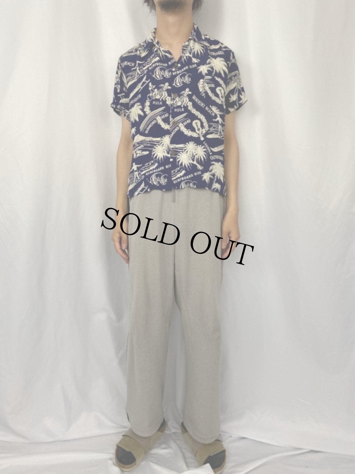 画像2: 50's "WAIKIKI BEACH" オールオーバーパターン レーヨンアロハシャツ (2)