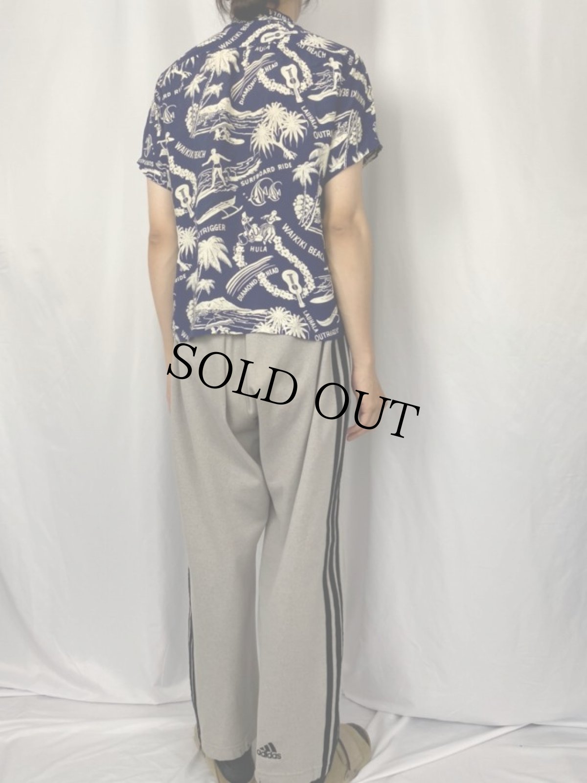 画像4: 50's "WAIKIKI BEACH" オールオーバーパターン レーヨンアロハシャツ (4)