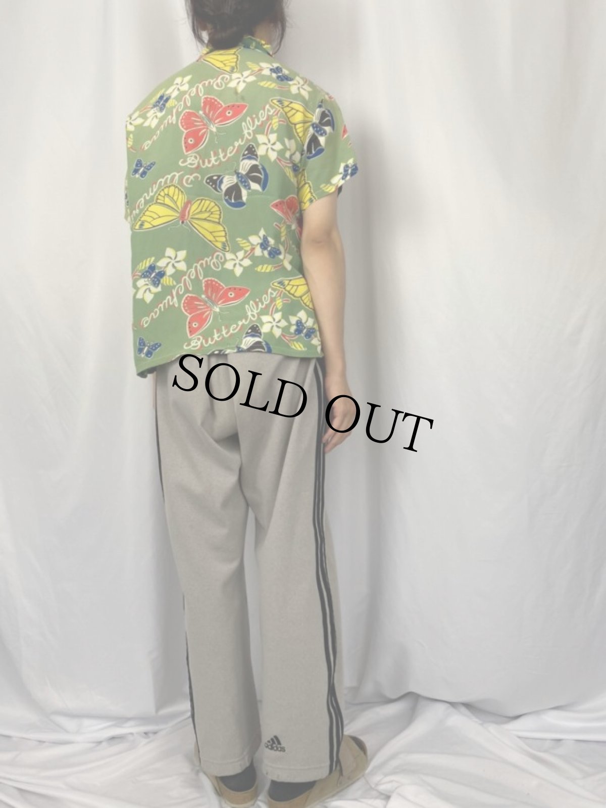 画像4: 50's KUONAKAKAI "PULELEHUA" 蝶柄 オールオーバーパターン レーヨンアロハシャツ M (4)