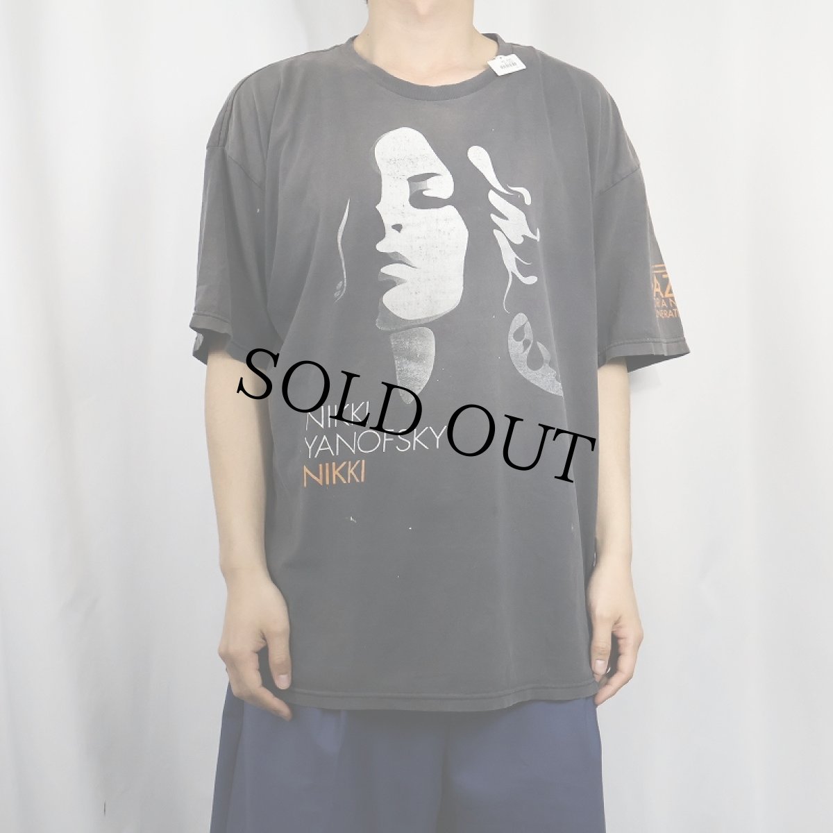 画像2: NIKKI YANOFSKY ジャズミュージシャンプリントTシャツ BLACK (2)