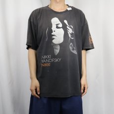 画像2: NIKKI YANOFSKY ジャズミュージシャンプリントTシャツ BLACK (2)
