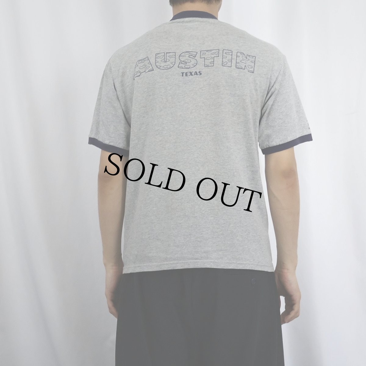 画像4: 2000's AUTSIN 飲食店 ロゴプリントリンガーTシャツ M (4)