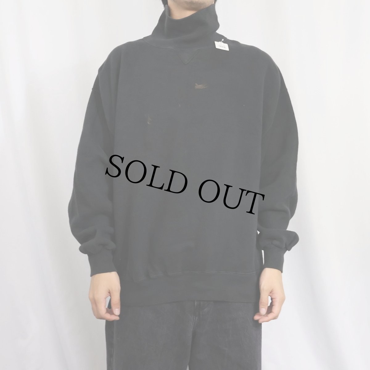 画像2: 90's RUSSELL ATHLETIC USA製 "HIGH COTTON" 前V タートルネックスウェット BLACK XXL (2)