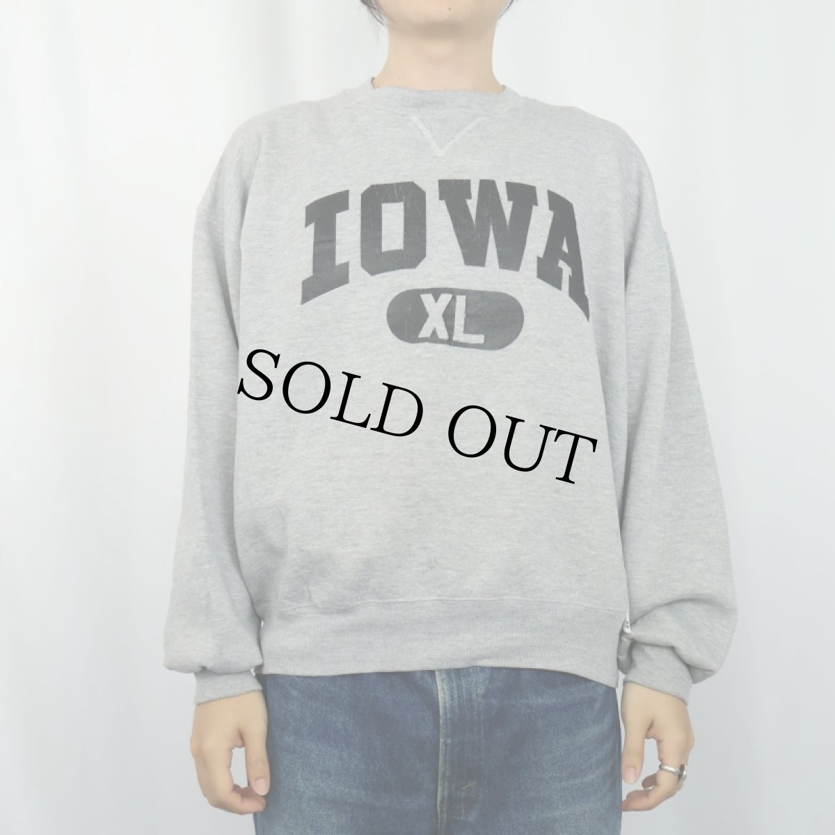 画像2: 90's〜 RUSSELL ATHLETIC USA製 "IOWA" 前V プリントスウェット XL (2)