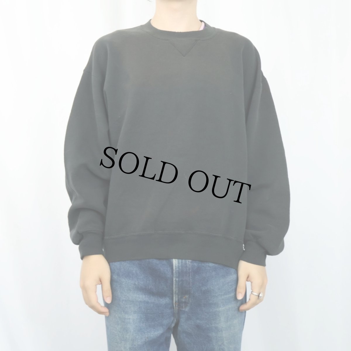 画像2: 90's〜 RUSSELL ATHLETIC USA製 前V 無地スウェット BLACK L (2)