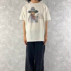 画像2: 90's Mike Scovel "There were a helluva lot of things they didn't tell me when I hired on with this outfit!" イラストプリントTシャツ XL (2)