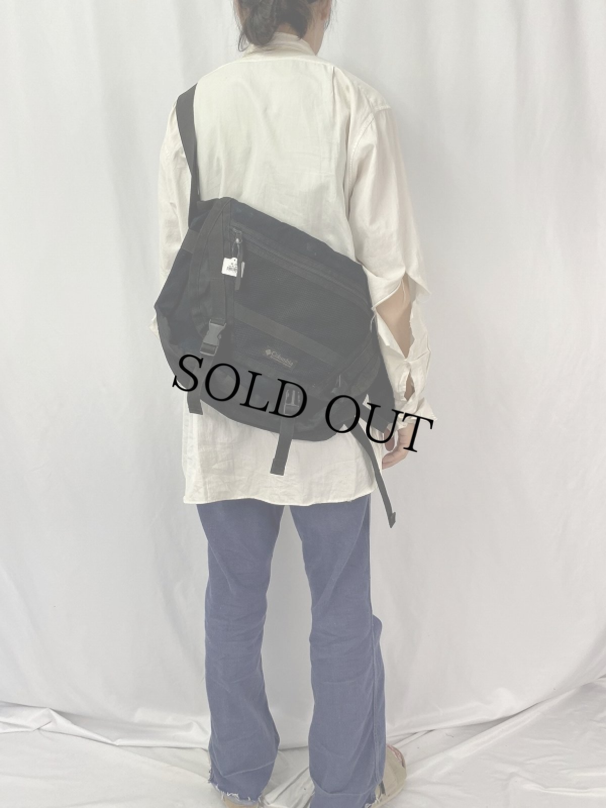 画像2: 90's〜 Columbia ナイロンショルダーバッグ BLACK (2)