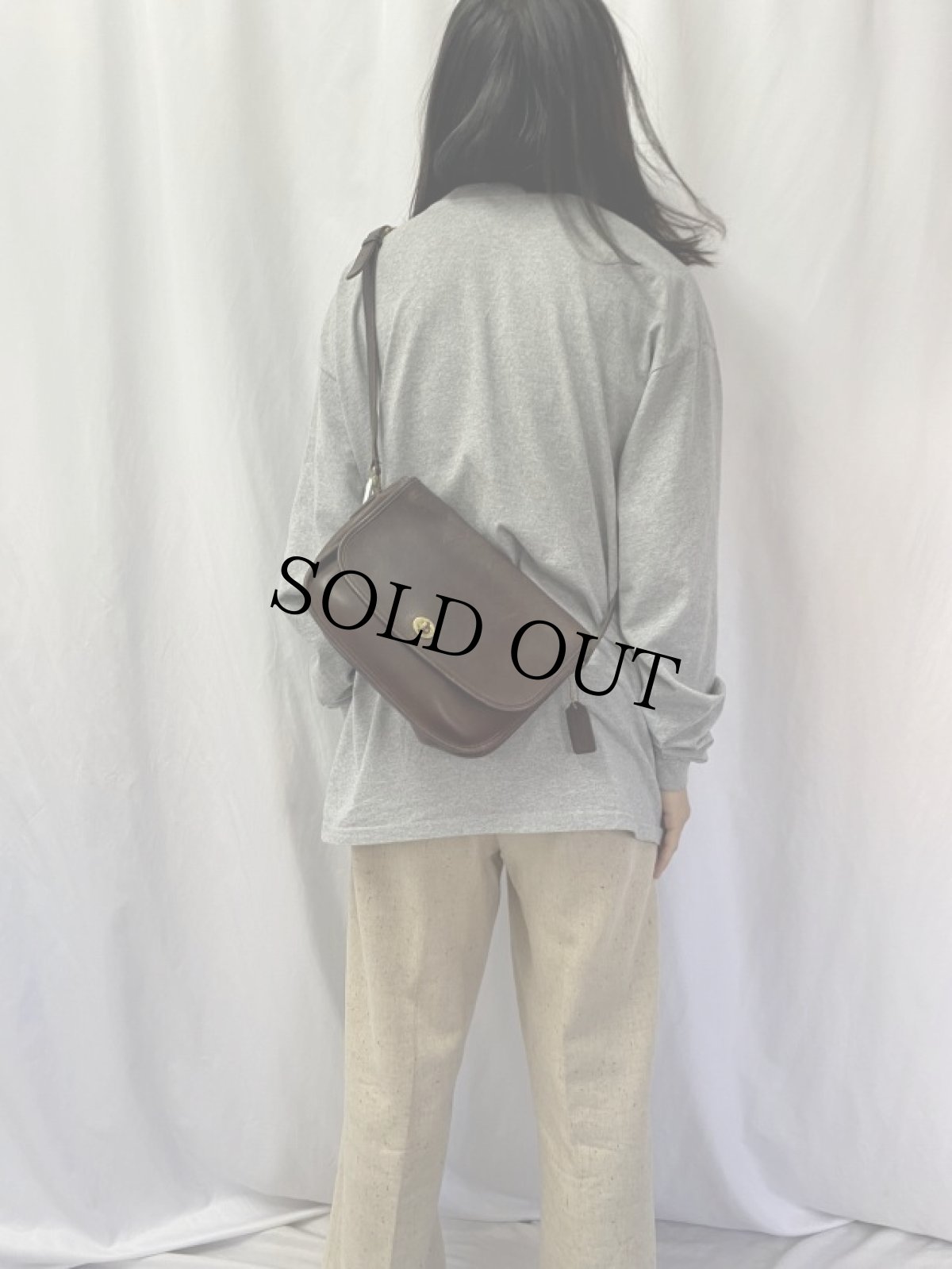 画像2: 80's COACH USA製 レザーショルダーバッグ BROWN (2)