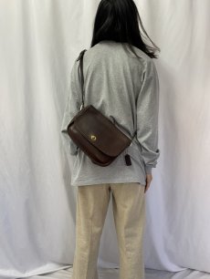 画像2: 80's COACH USA製 レザーショルダーバッグ BROWN (2)