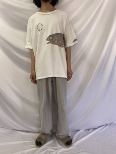 画像2: 90's USA製 魚拓 巻きプリントTシャツ XXL (2)