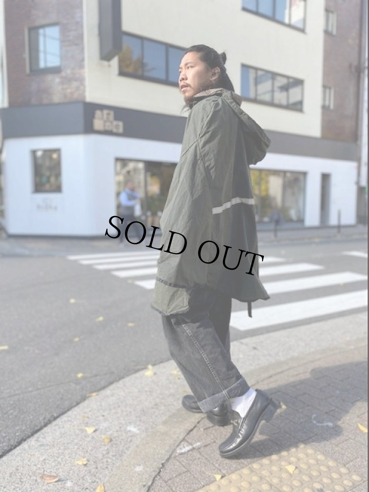 画像4: HALLEY STEVENSONS オイルドコットン リフレクター付き ケープポンチョ カーキ (4)