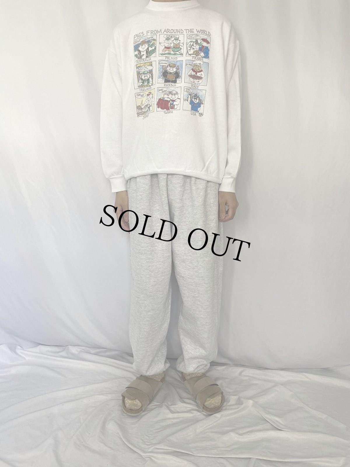 画像2: 90's USA製 "PIGS FROM AROUND THE WORLD" シュールイラストプリントスウェット L (2)
