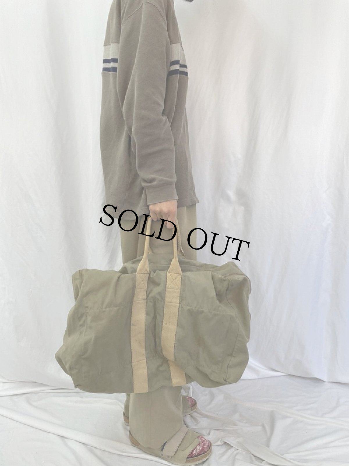 画像2: 40's U.S.NAVY ステンシル入り パラシュートトラベリングバッグ (2)