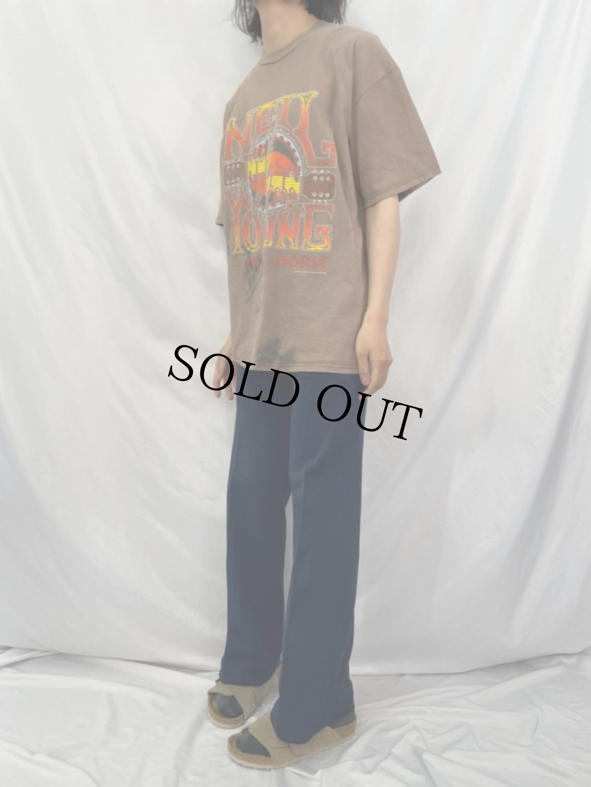 画像4: 90's NEIL YOUNG USA製 "WITH CRAZY HORSE" フォークロックシンガーTシャツ XL (4)