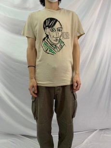 画像2: Pablo Picasso "Self-Portrait" 芸術家ポートレートプリントTシャツ (2)