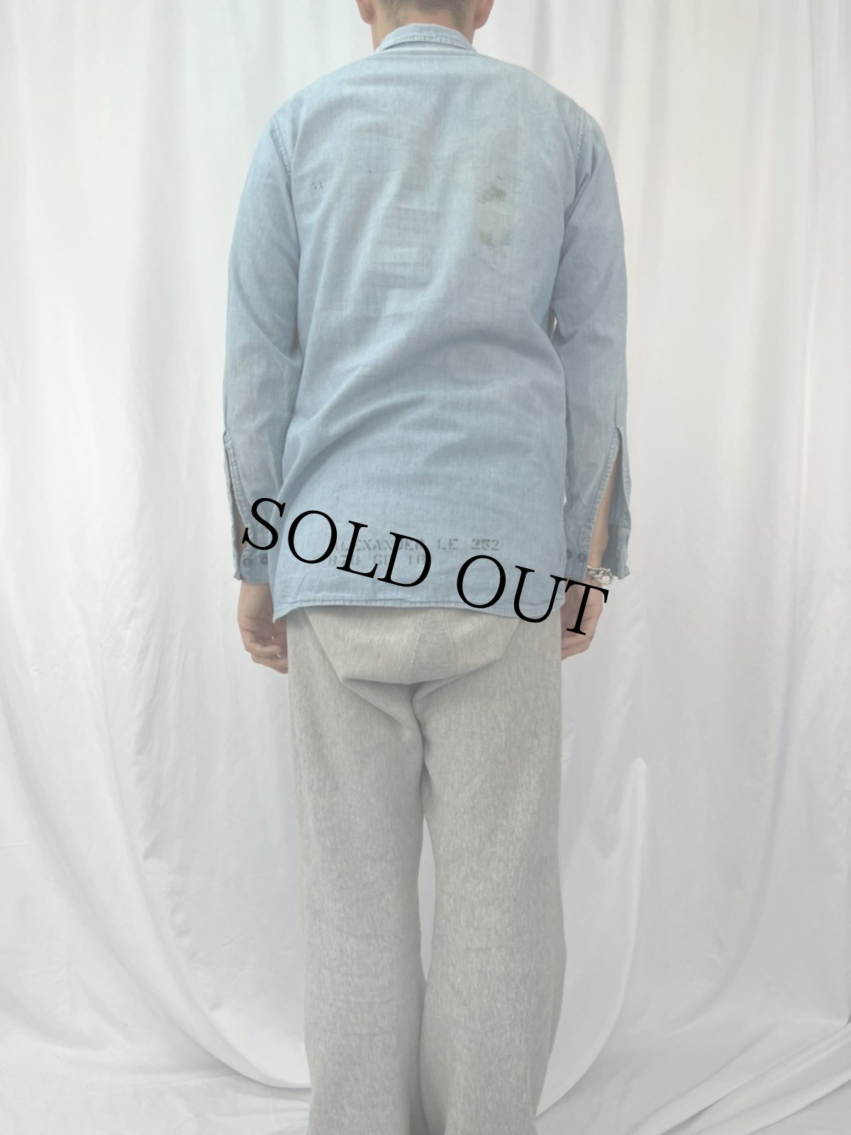 画像4: 60's U.S.NAVY ステンシル&ワッペン付き シャンブレーシャツ (4)