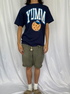 画像2: 90's COOKIE MONSTER USA製 "YUMM" キャラクターTシャツ DEADSTOCK L (2)