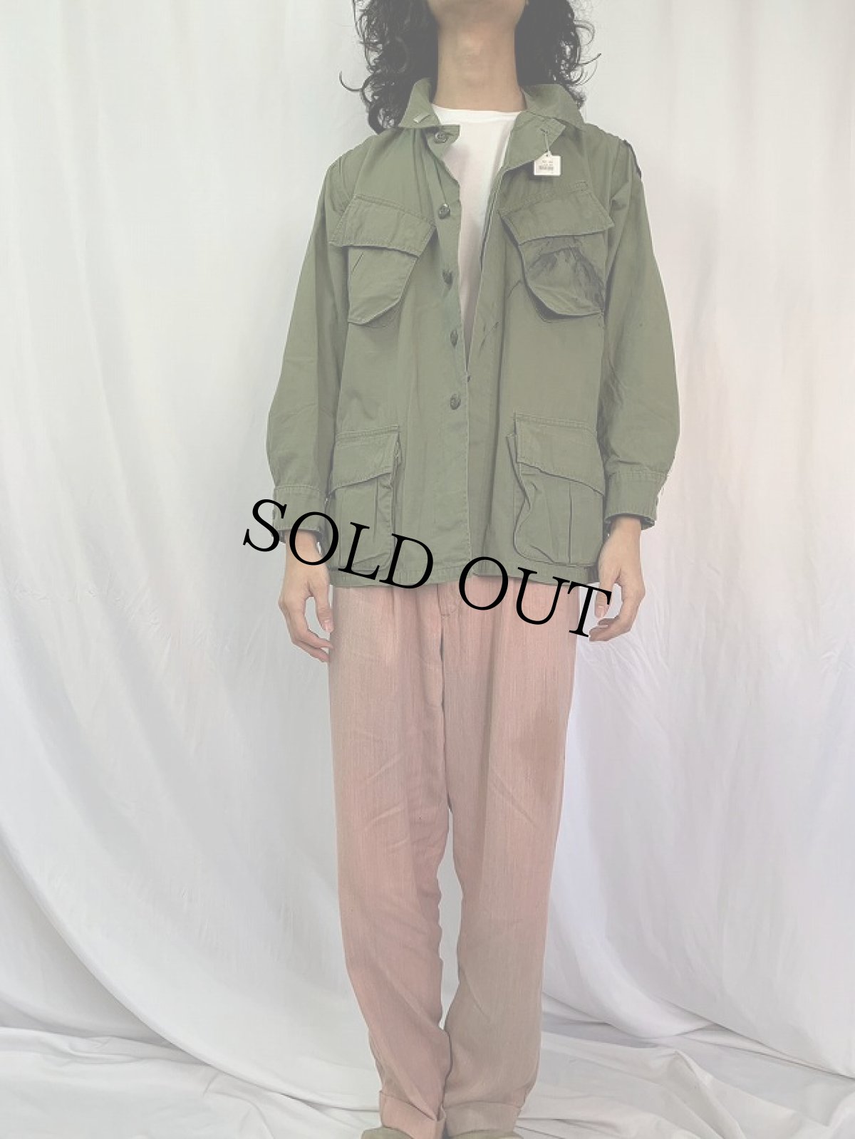 画像2: 60's U.S.ARMY "GUN SLINGER" ピースマークハンドペイント ジャングルファティーグジャケット 4th MEDIUM-SHORT (2)