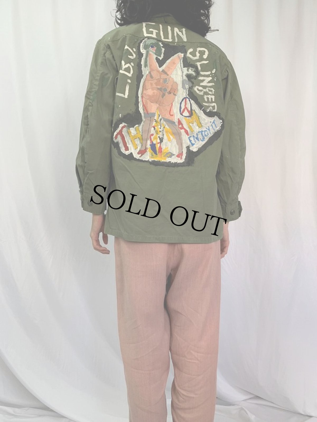 画像4: 60's U.S.ARMY "GUN SLINGER" ピースマークハンドペイント ジャングルファティーグジャケット 4th MEDIUM-SHORT (4)