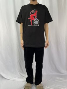 画像2: 90's〜 COOP USA製 "レッドデビル" プリントTシャツ BLACK L (2)