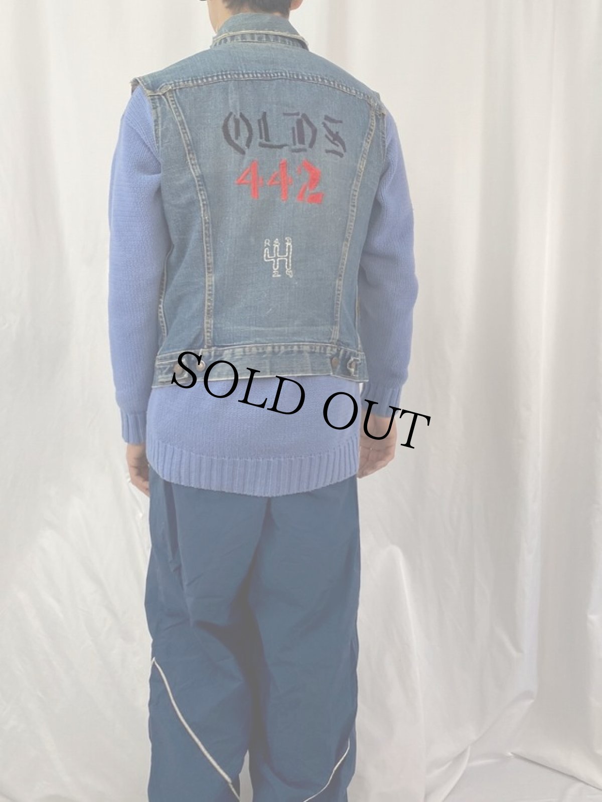 画像4: 90's Levi's ワッペンカスタム カットオフデニムベスト (4)