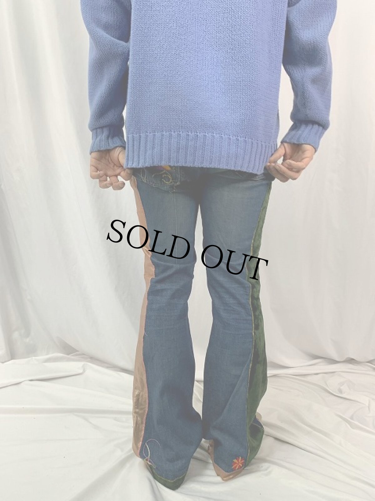 画像4: 70's 刺繍×サイドラインカスタム デニムフレアパンツ W32 (4)