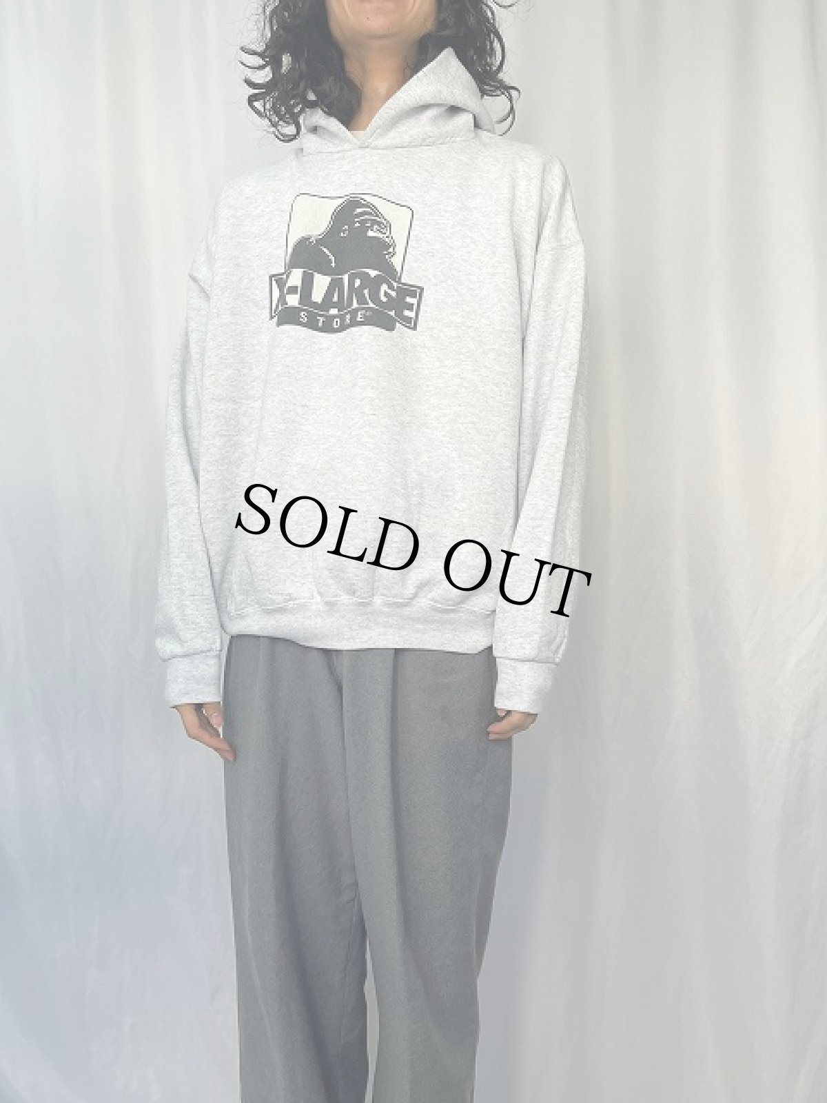 画像2: 90's X-LARGE USA製 "STORE" ロゴプリントスウェットフーディー XL (2)