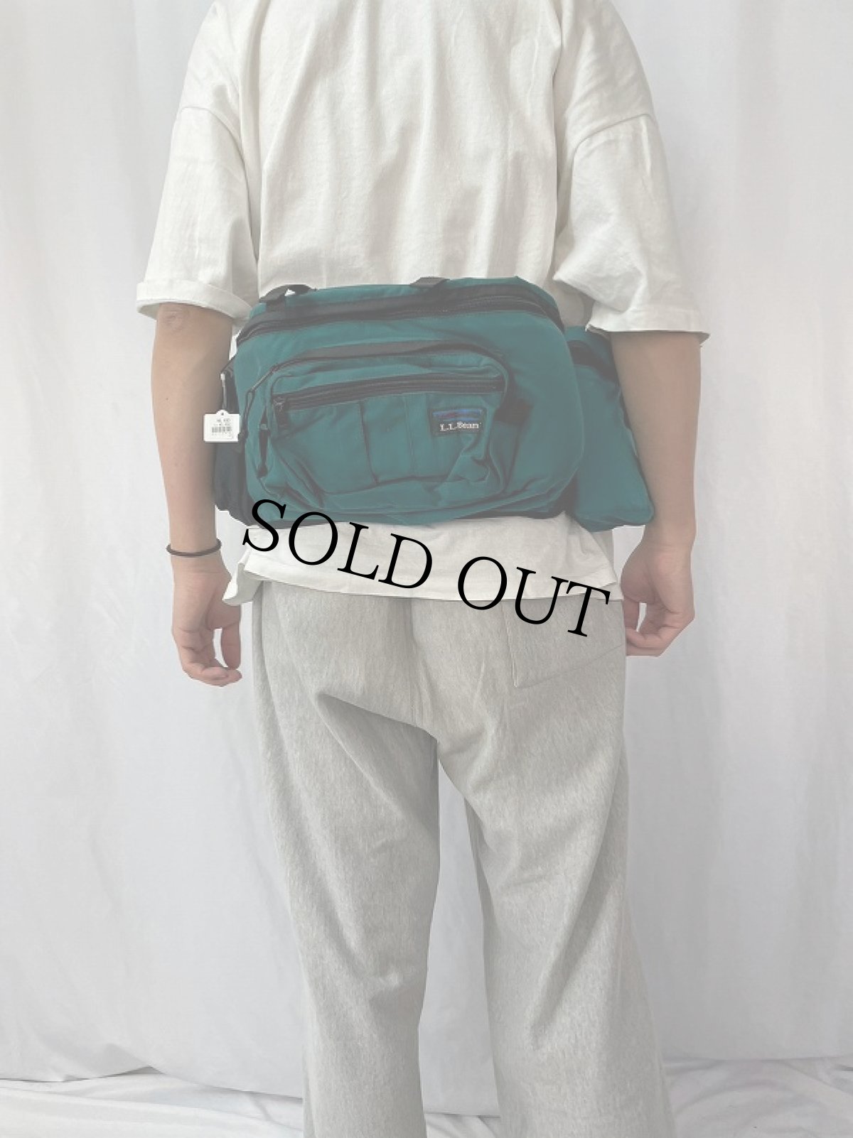 画像2: 80〜90's L.L.Bean USA製 ナイロンボディバッグ (2)