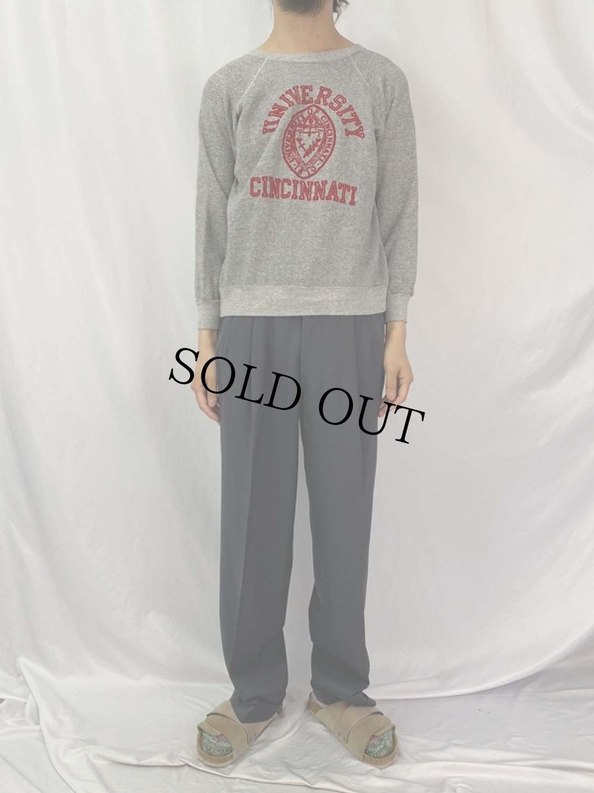 画像2: 70〜80's Champion バータグ USA製 "UNIVERSITY CINCINNATI" フロッキープリントラグランスウェット L (2)