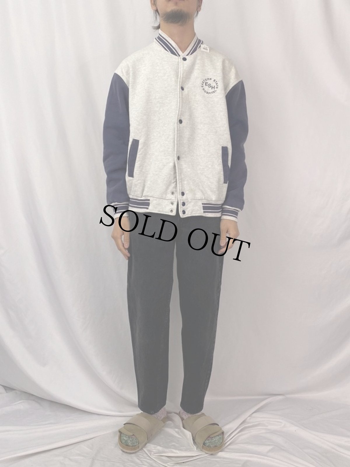 画像2: 90's〜 FRUIT OF THE LOOM "EASTERN STATE HOSPITAL" 刺繍入り 2トーンカラー スウェットスタジャン XL (2)