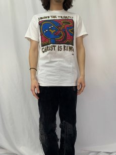 画像2: 90's BIG HED designs USA製 "SOUND THE TRUMPET CHRIST IS KING" アートイラストプリントTシャツ M (2)