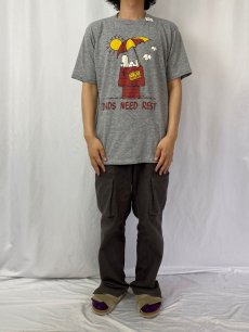 画像2: 90's SNOOPY "DADS NEED REST" キャラクタープリントTシャツ L (2)