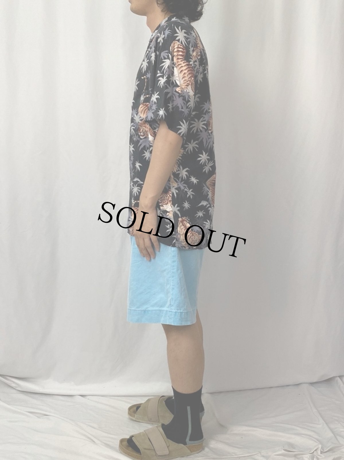 画像4: 70〜80's KENNINGTON 虎柄 オールオーバーパターン レーヨンアロハシャツ BLACK M (4)