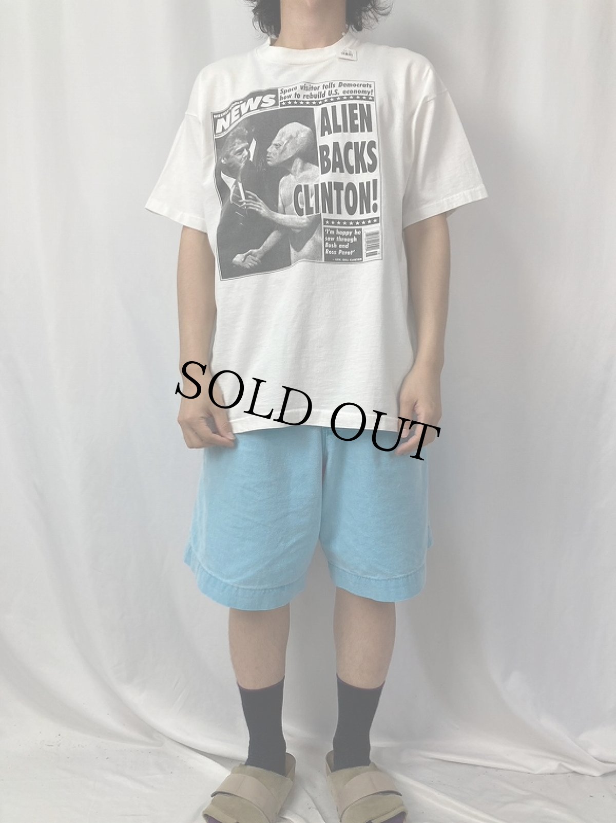 画像2: 90’s Weekly World News USA製 “ALIEN BACKS CLINTON!” パロディプリントTシャツ XL (2)