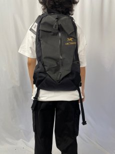 画像2: ARC'TERYX "Arro 22" バックパック BLACK タグ付き未使用 (2)