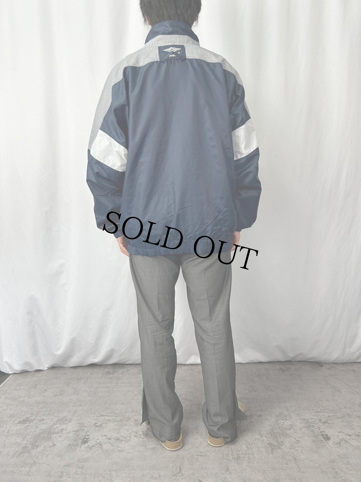 画像3: 80〜90's UMBRO ロゴ刺繍ナイロンジャケット NAVY XL (3)